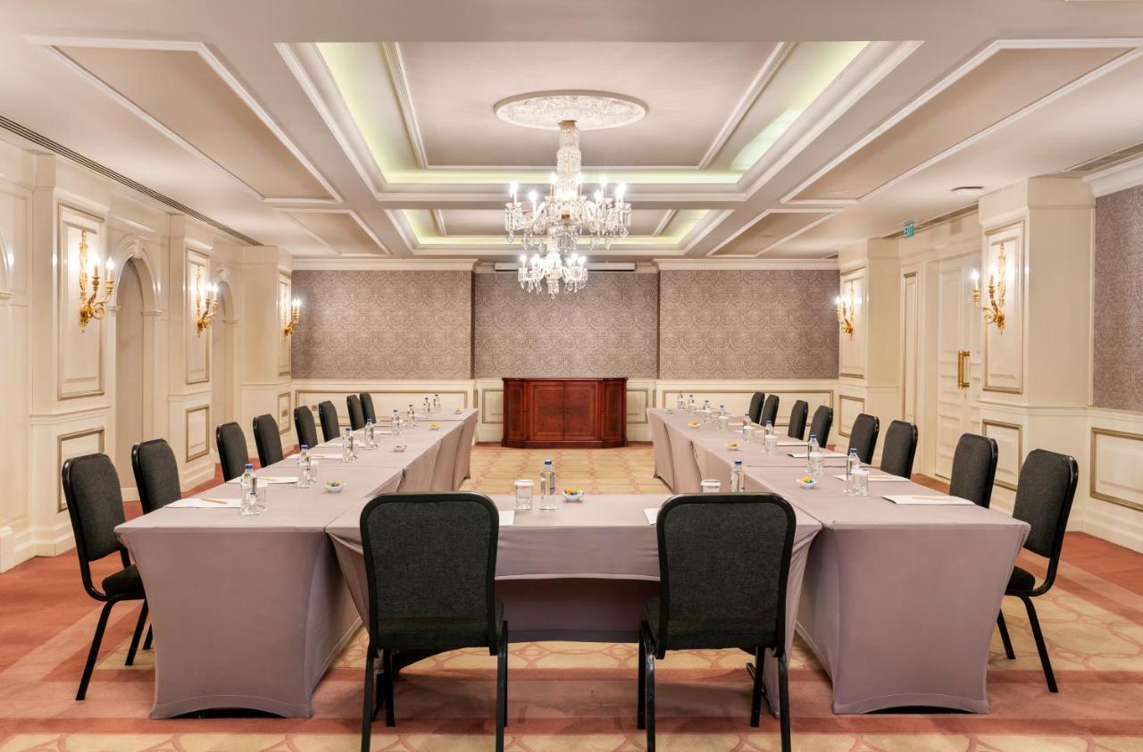 Hotel Rixos Pera Estambul Exterior foto U-shaped table layout