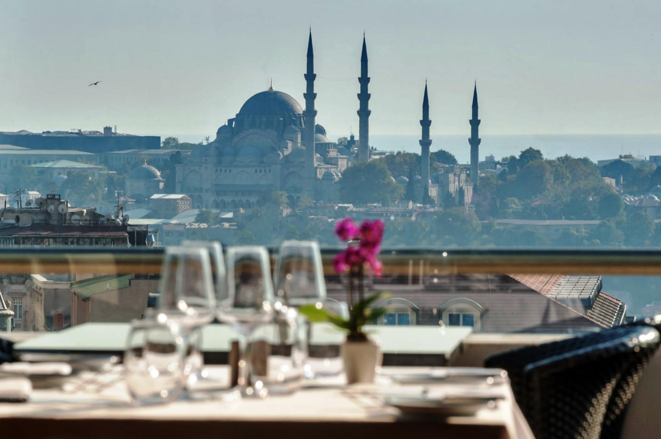 Hotel Rixos Pera Estambul Exterior foto View of the Bosphorus from the hotel