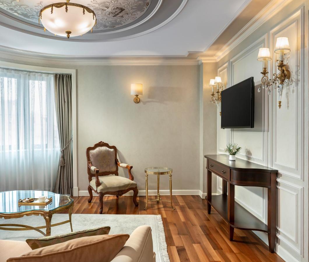 Hotel Rixos Pera Estambul Exterior foto A living room at the hotel
