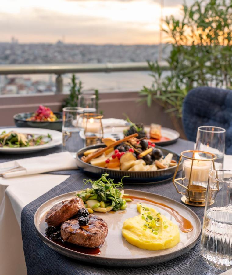Hotel Rixos Pera Estambul Exterior foto A dinner table at the restaurant