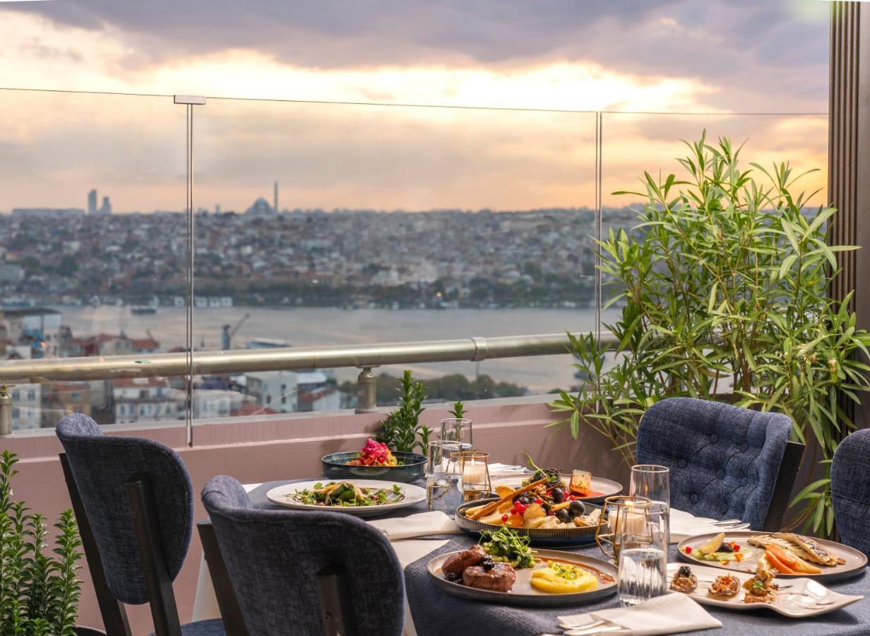 Hotel Rixos Pera Estambul Exterior foto The view from the restaurant