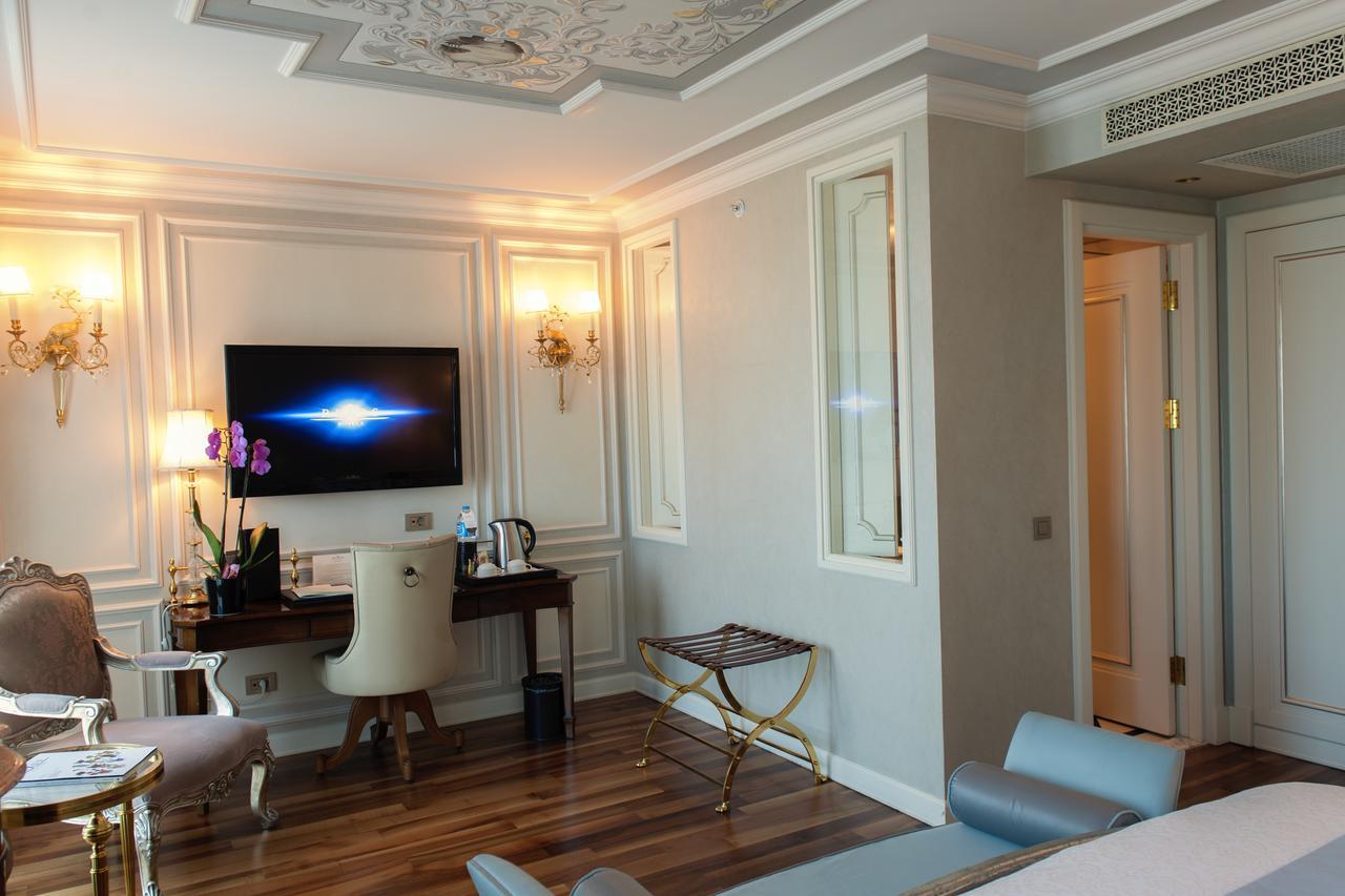 Hotel Rixos Pera Estambul Exterior foto A room at the hotel
