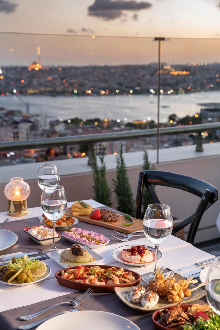 Hotel Rixos Pera Estambul Exterior foto A view of the Acropolis from the hotel