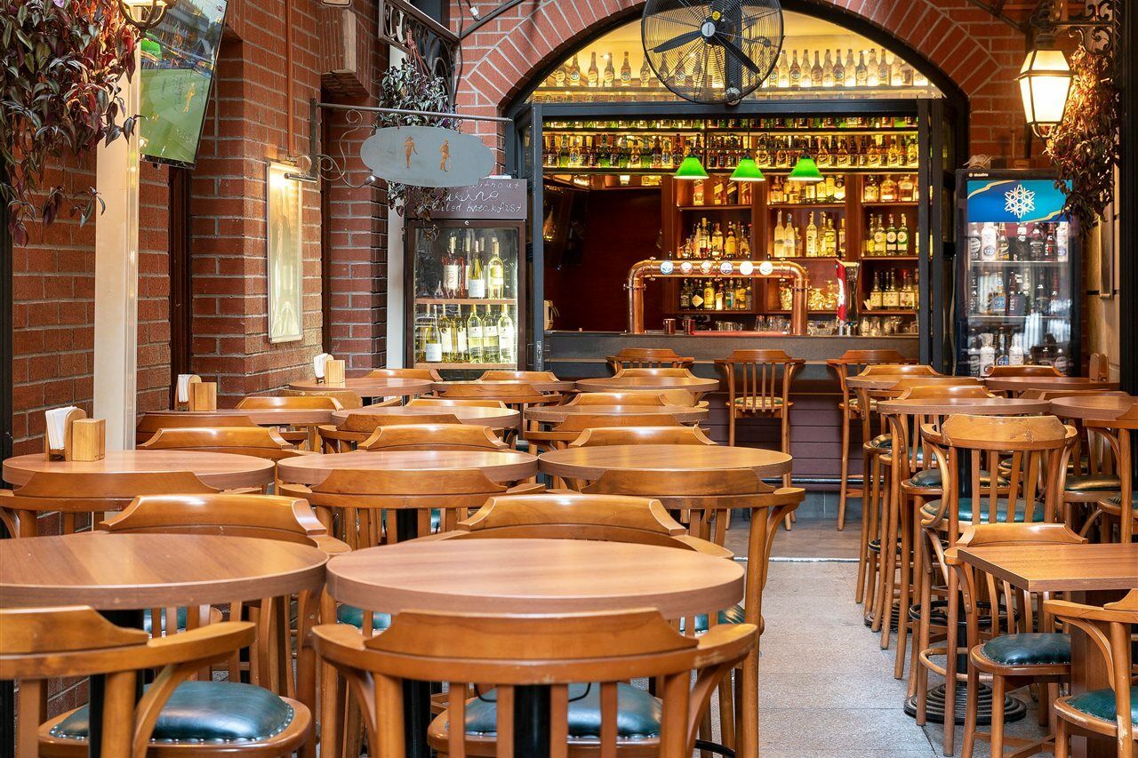 Hotel Rixos Pera Estambul Exterior foto Interior of a typical Greek tavern